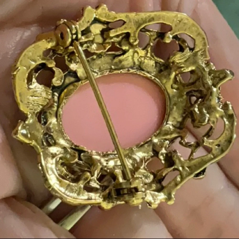 Vintage Pink Hummingbird Cameo Brooch Gold Tone Faux Pearl Ornate Frame - Picture 10 of 12